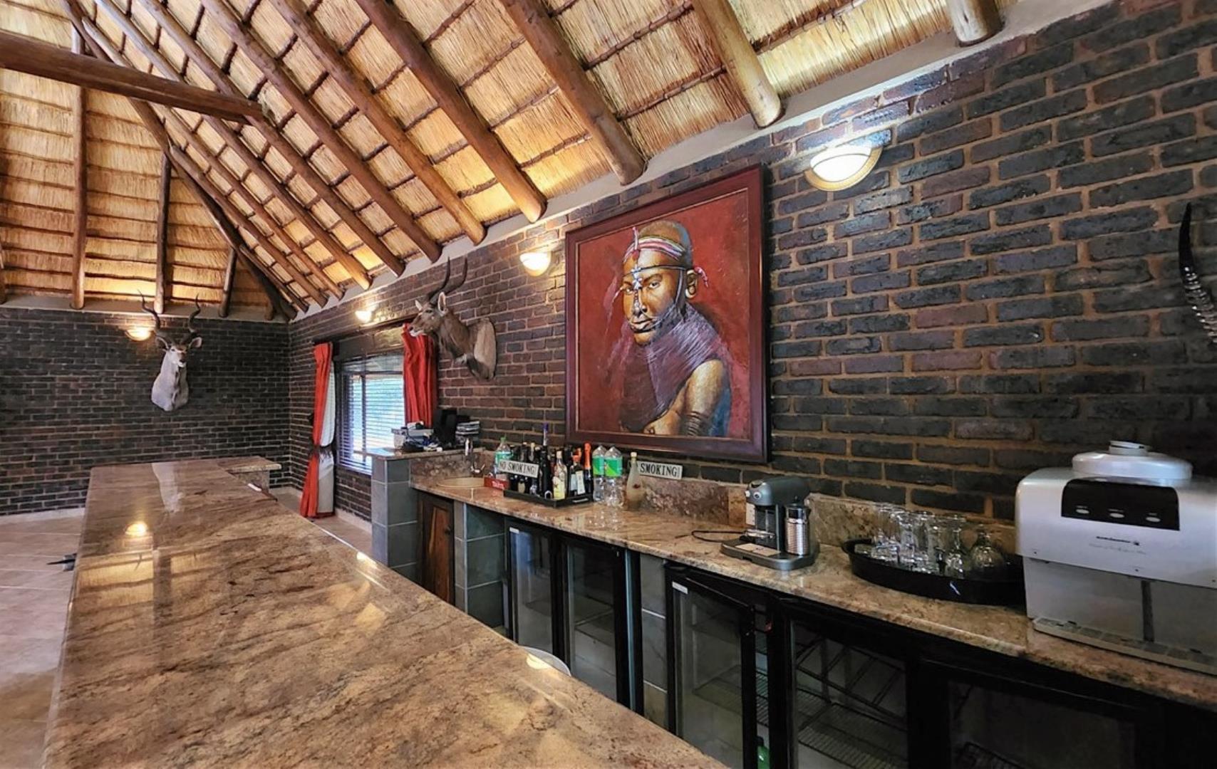 740420_Main_House_Living_1.jpg