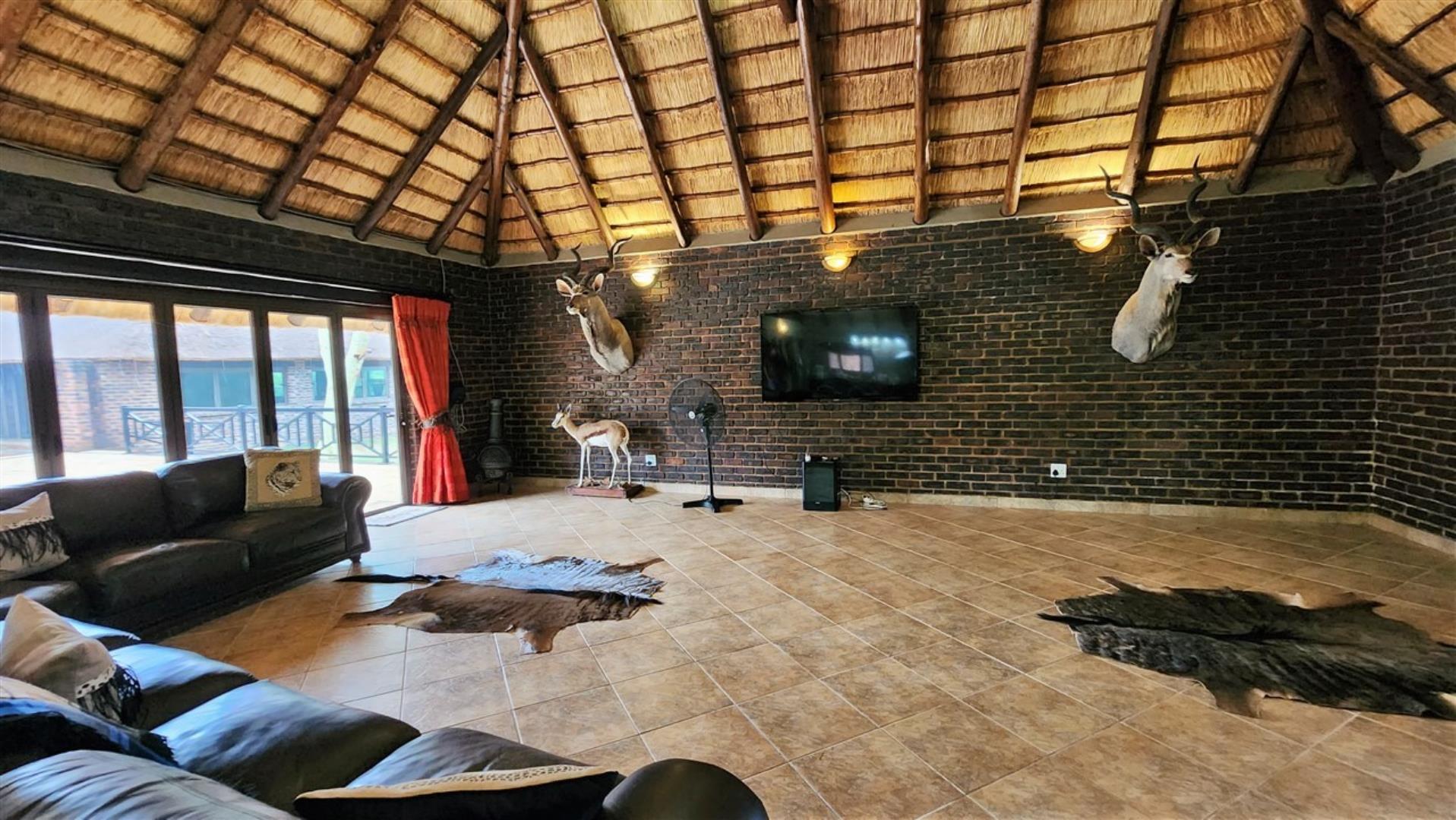 740420_Main_House_Living_2.jpg