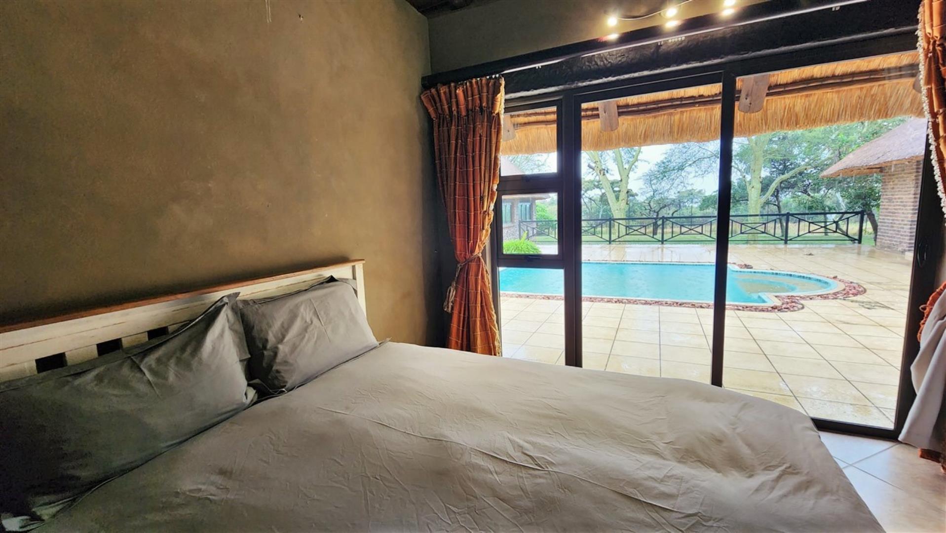 740420_Main_House_Room_2a.jpg