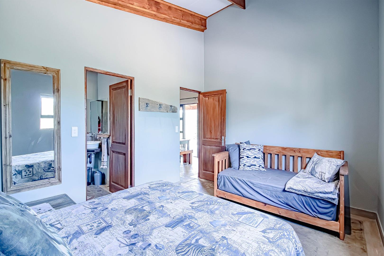 750972_Chalet_Bedroom_Photos_(10).jpeg
