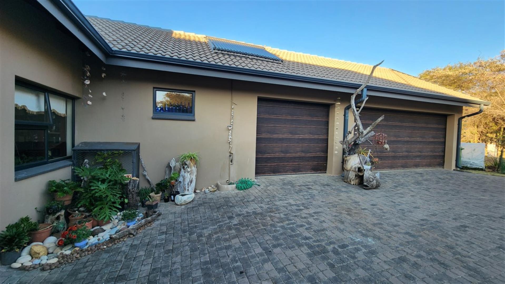 751653_Buite_motorhuis_1.jpg