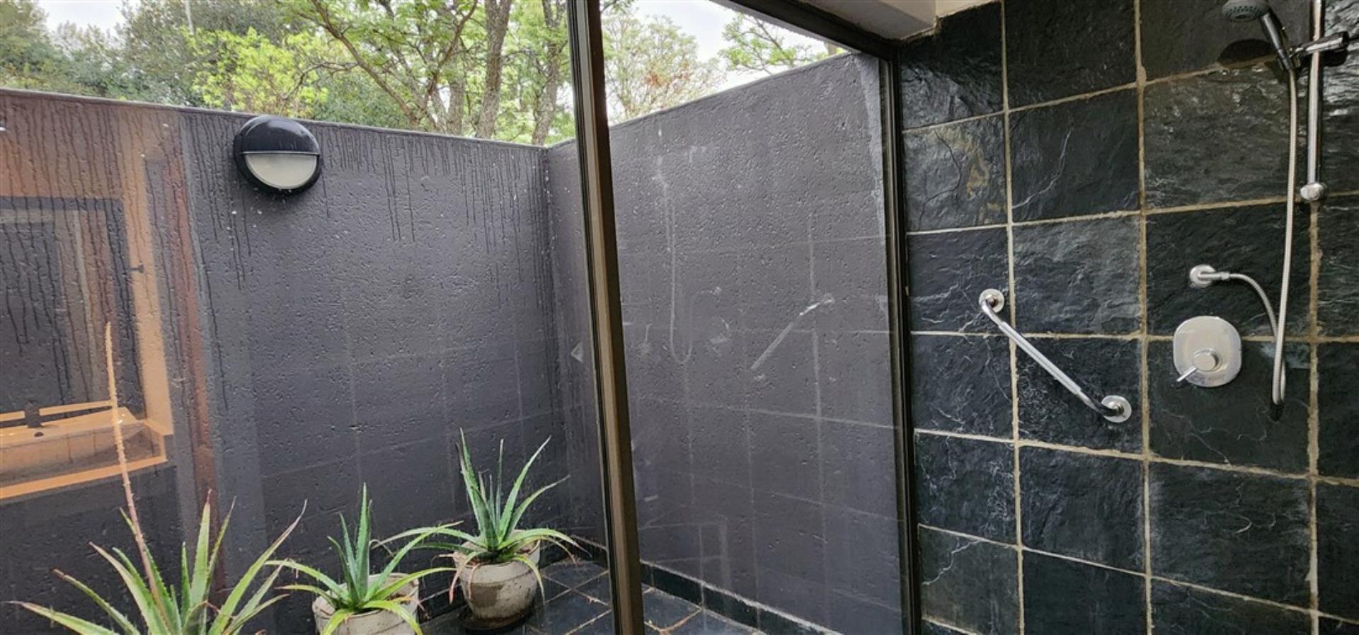 756806_Comunial_Bathroom_1b.jpg