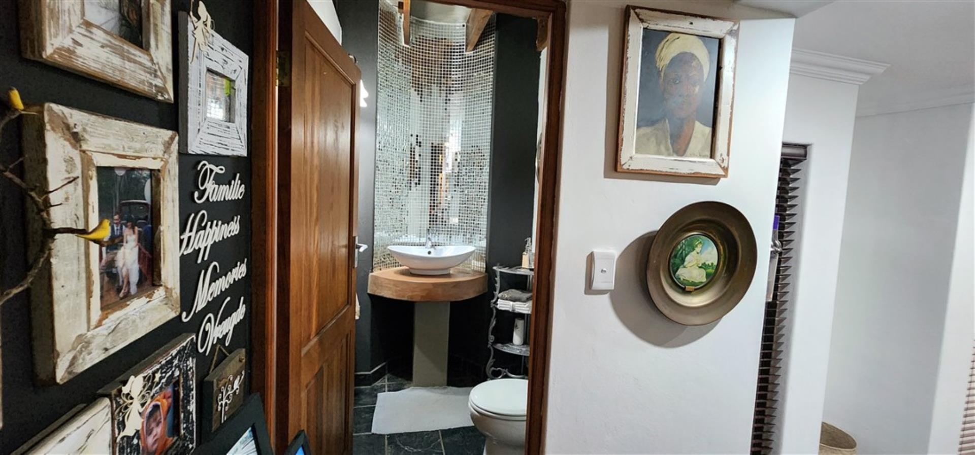756806_Guest_Toilet_1.jpg