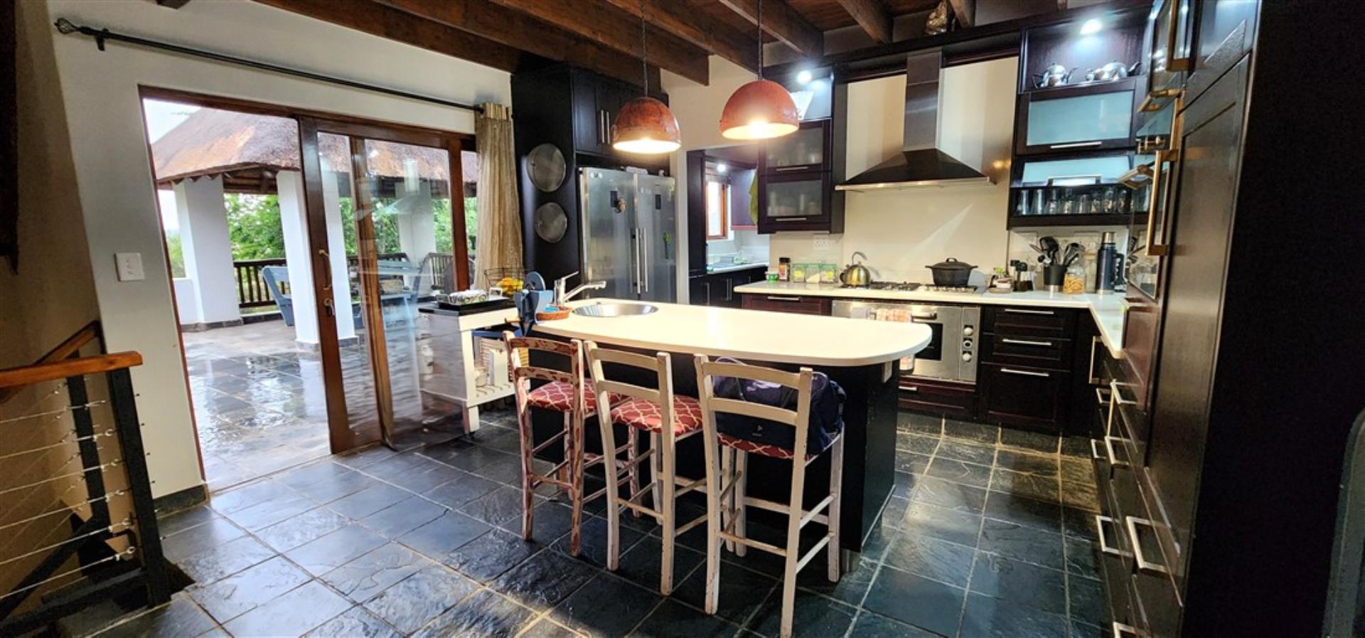 756806_Kitchen_1_(002).jpg