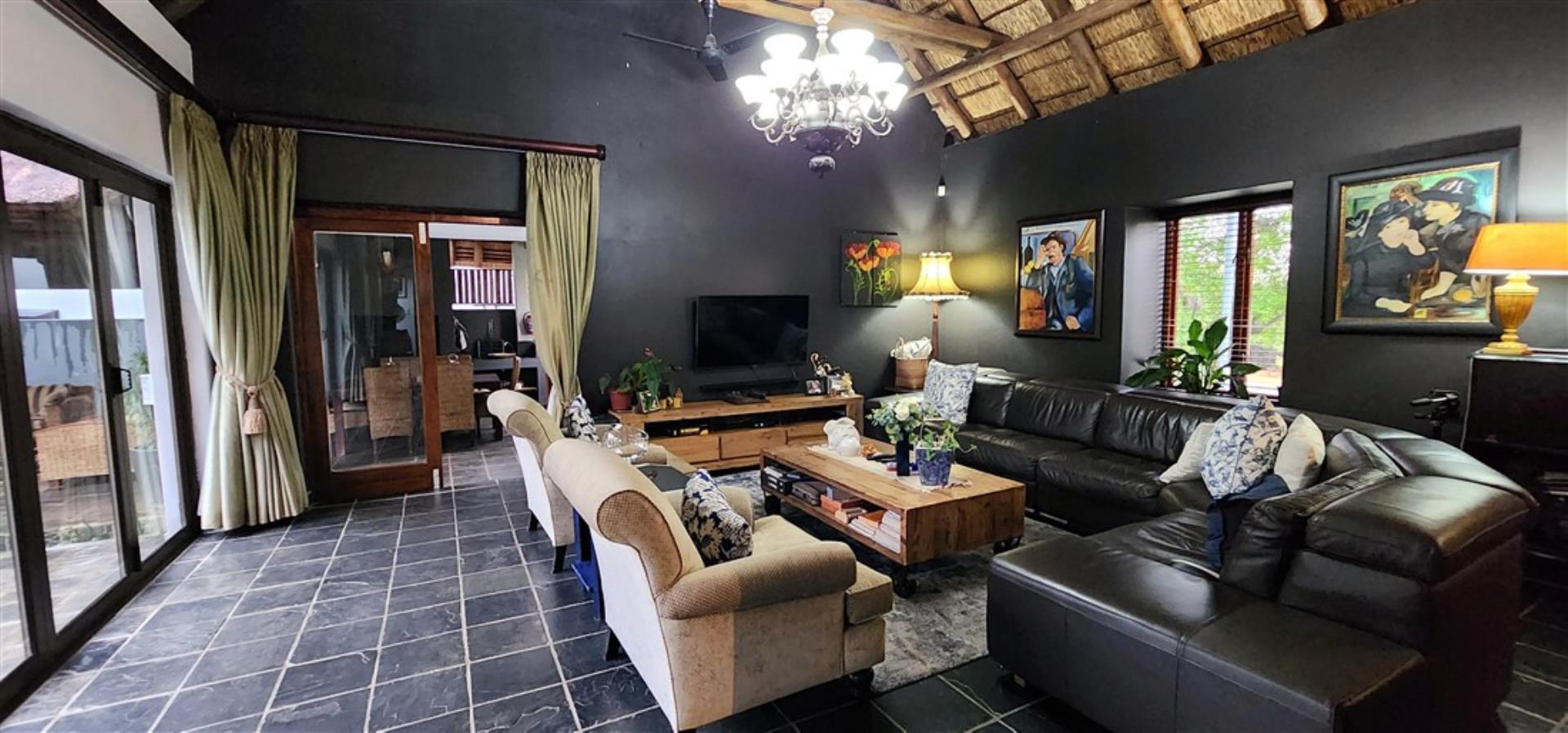 756806_Lounge_1.jpg
