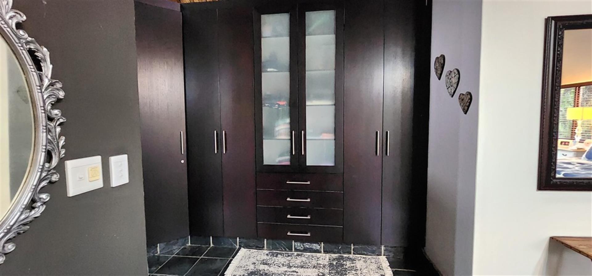 756806_Main_Bedroom_1a.jpg