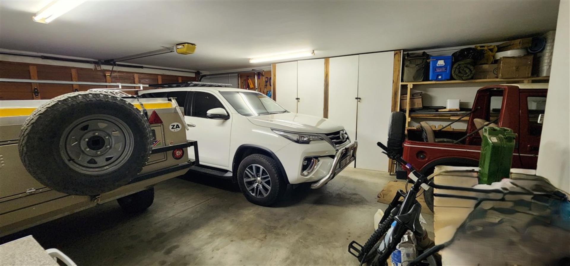 756806_ouble_Garage_1.jpg
