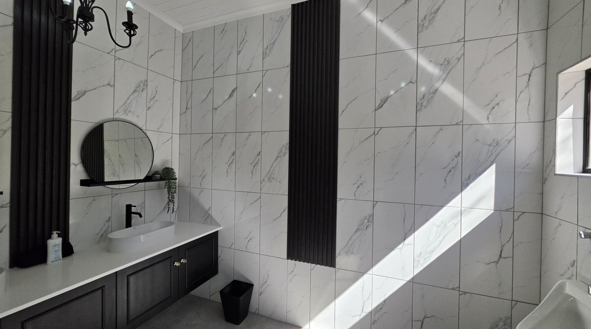 765859_Bathroom_1.jpg