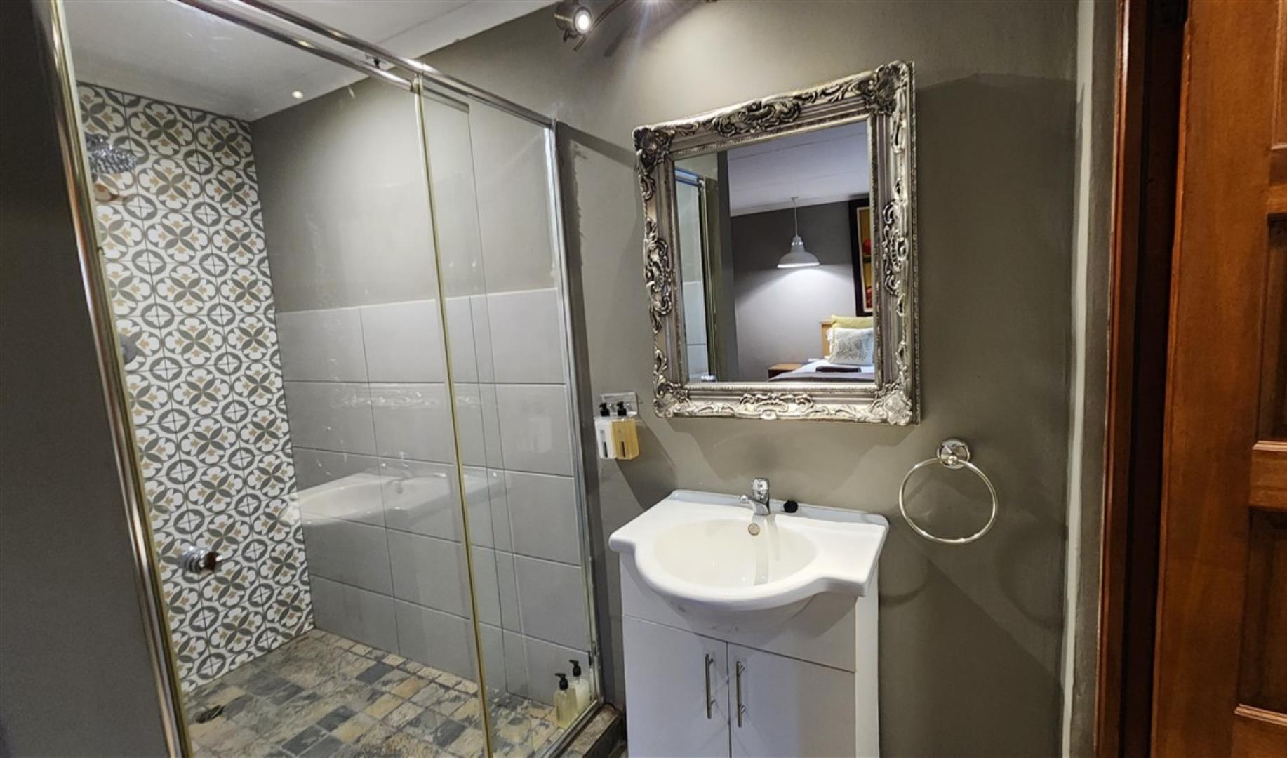 766253_Bathroom_3.jpg