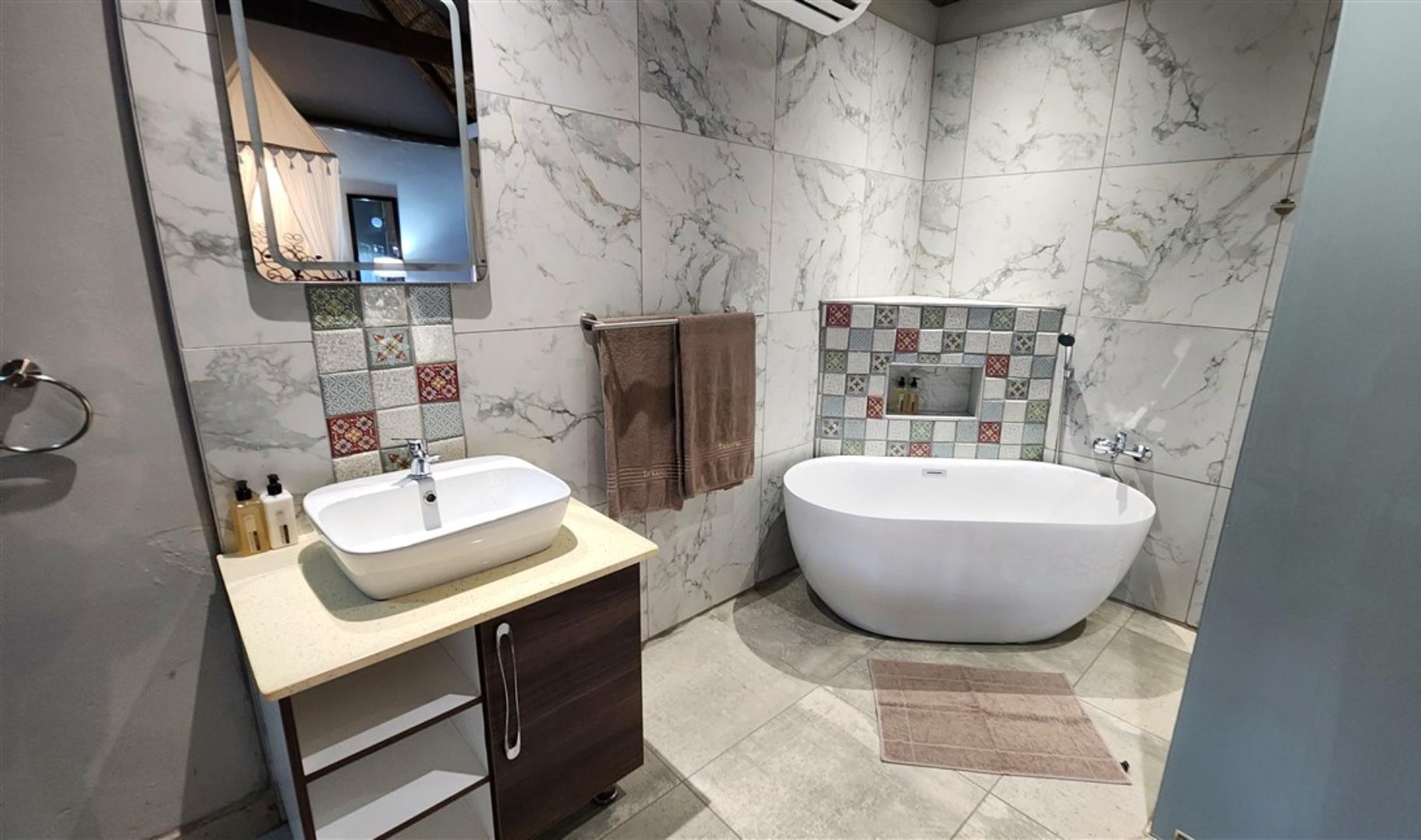 766253_Bathroom_5.jpg