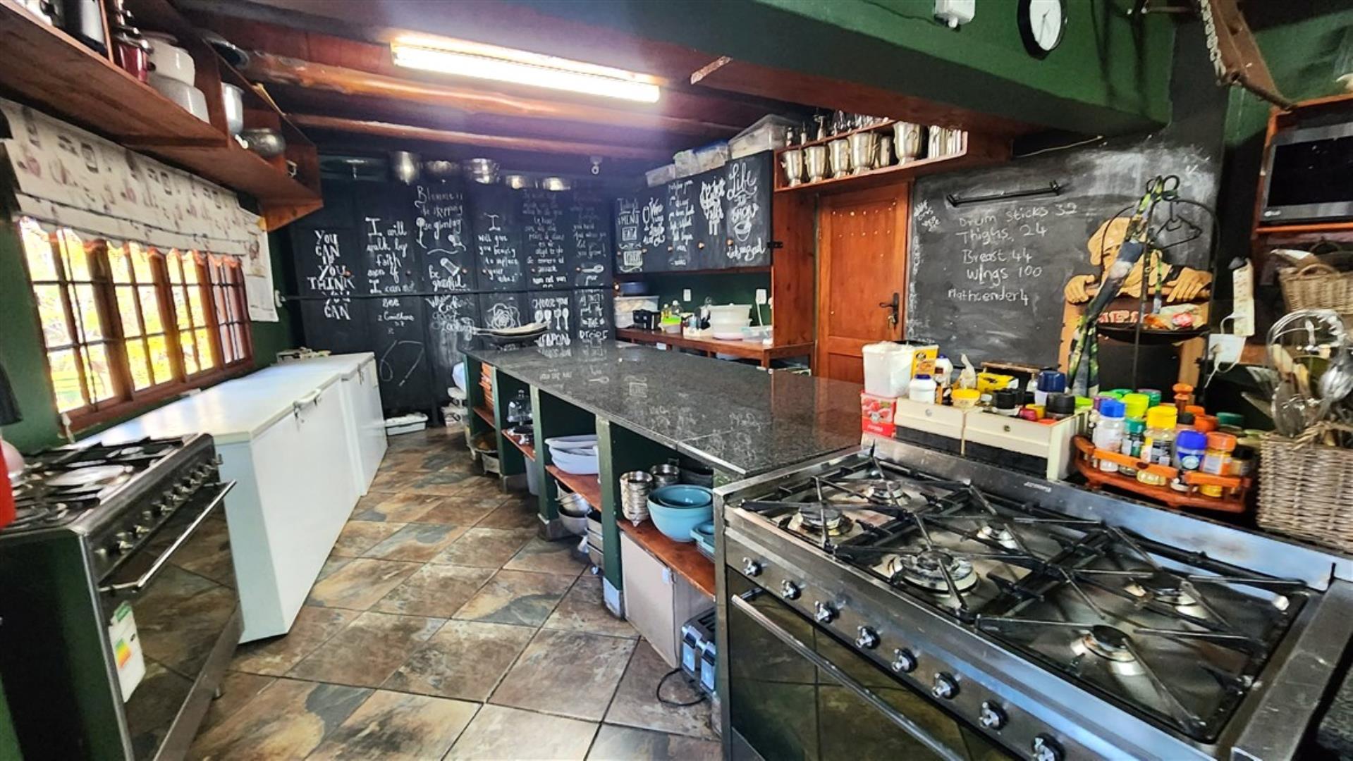 766253_Kitchen_1.jpg