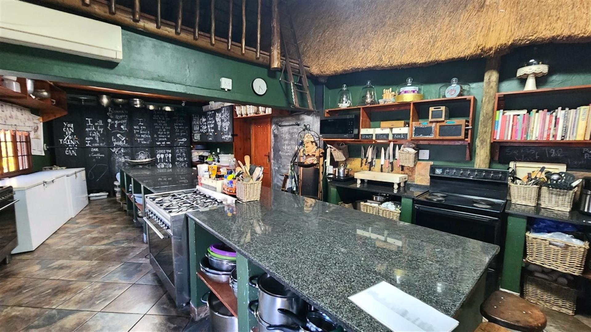 766253_Kitchen_2.jpg