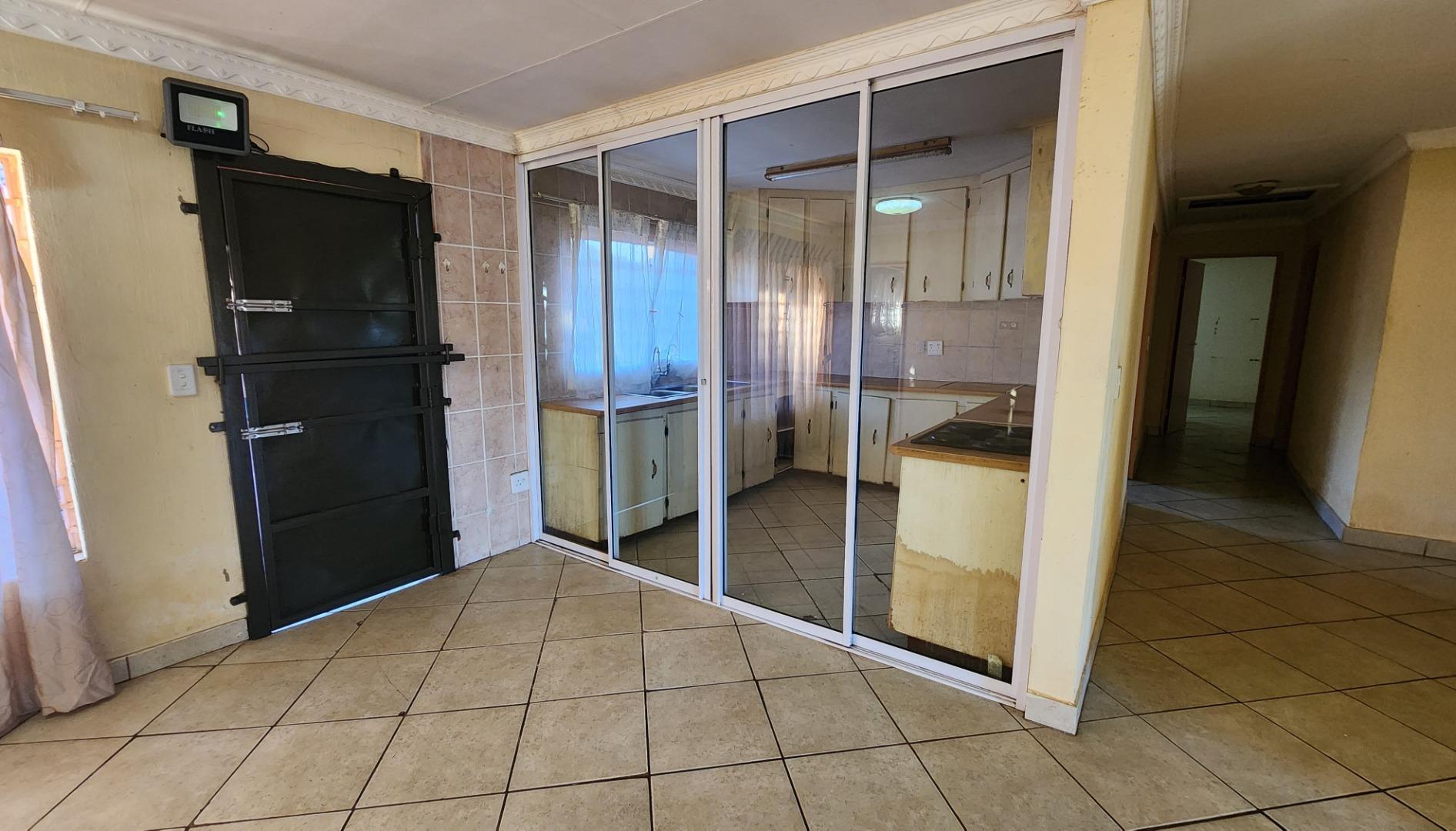 766286_Kitchen_1.jpg