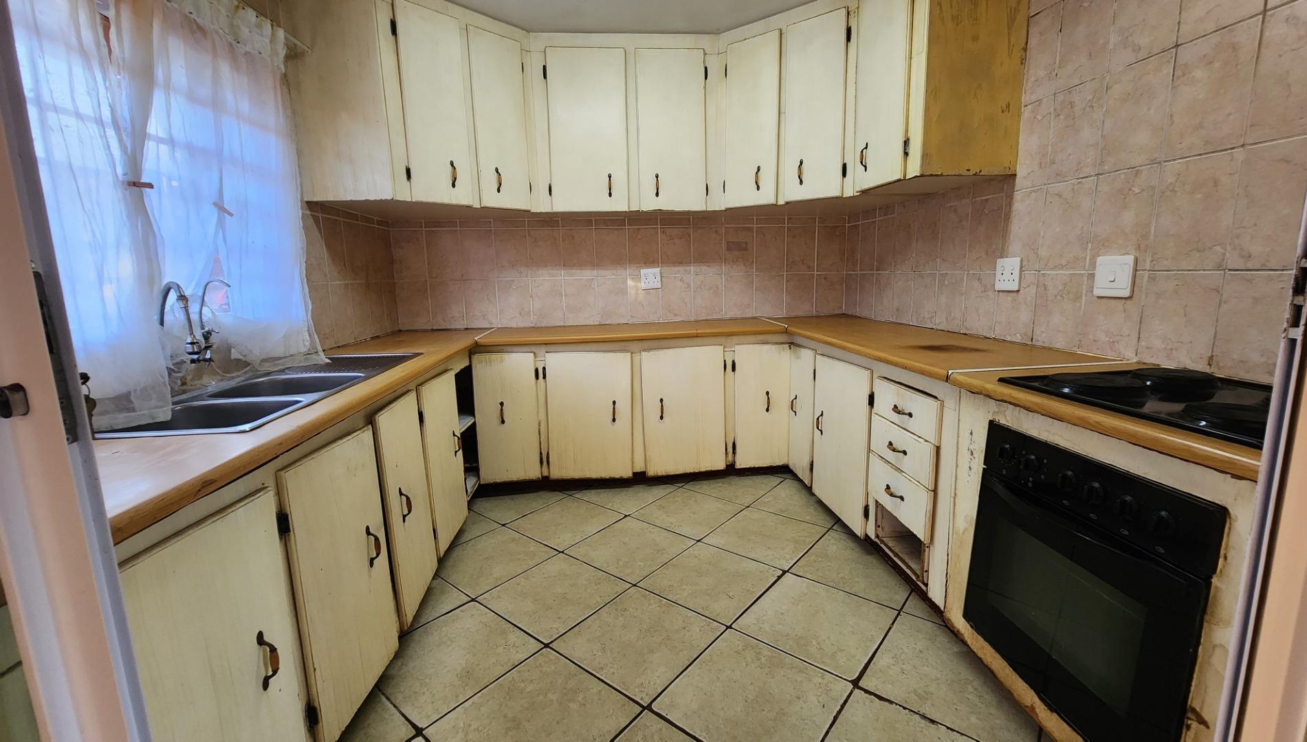 766286_Kitchen_2.jpg
