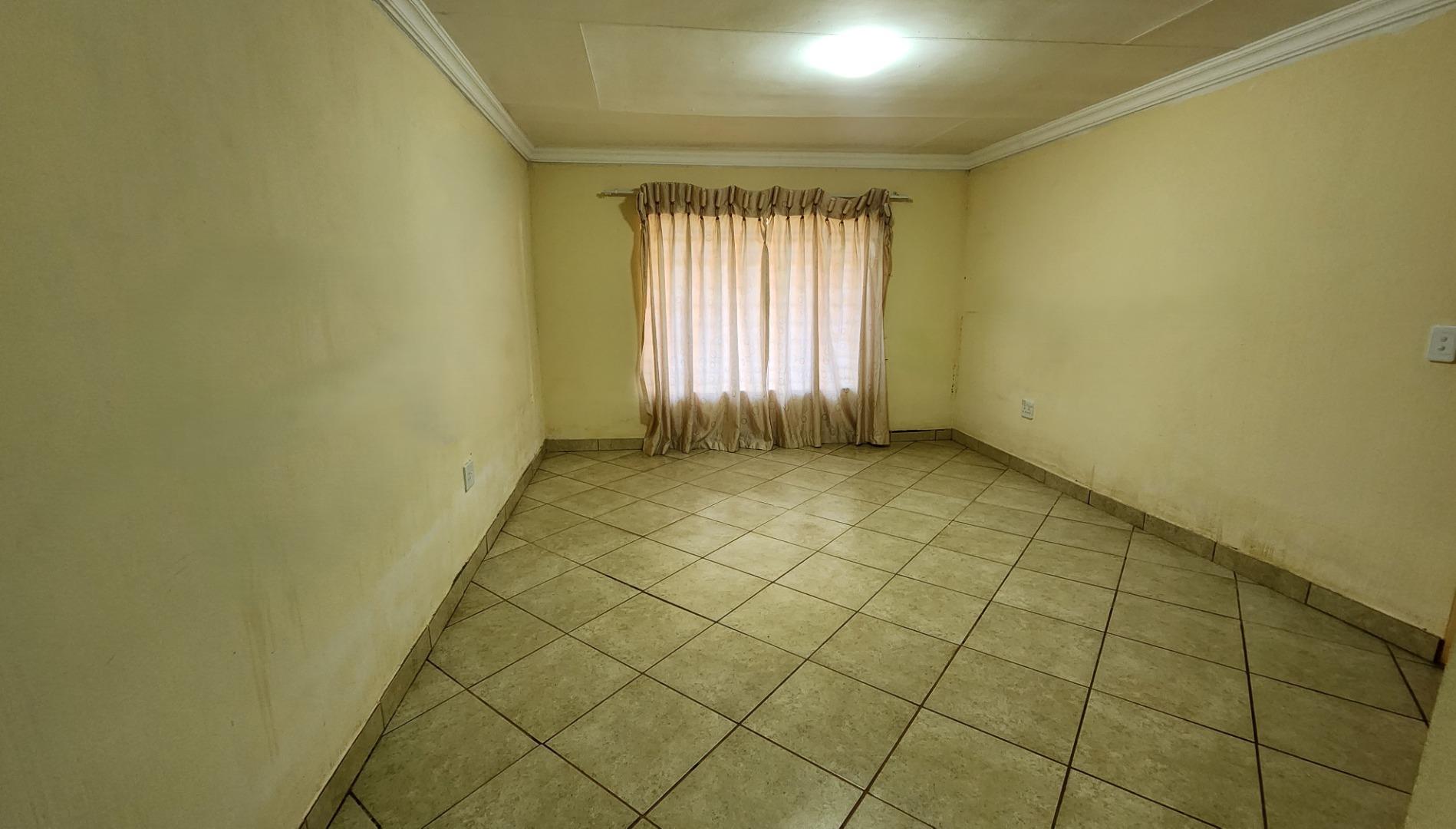766286_Main_Bedroom_2.jpg
