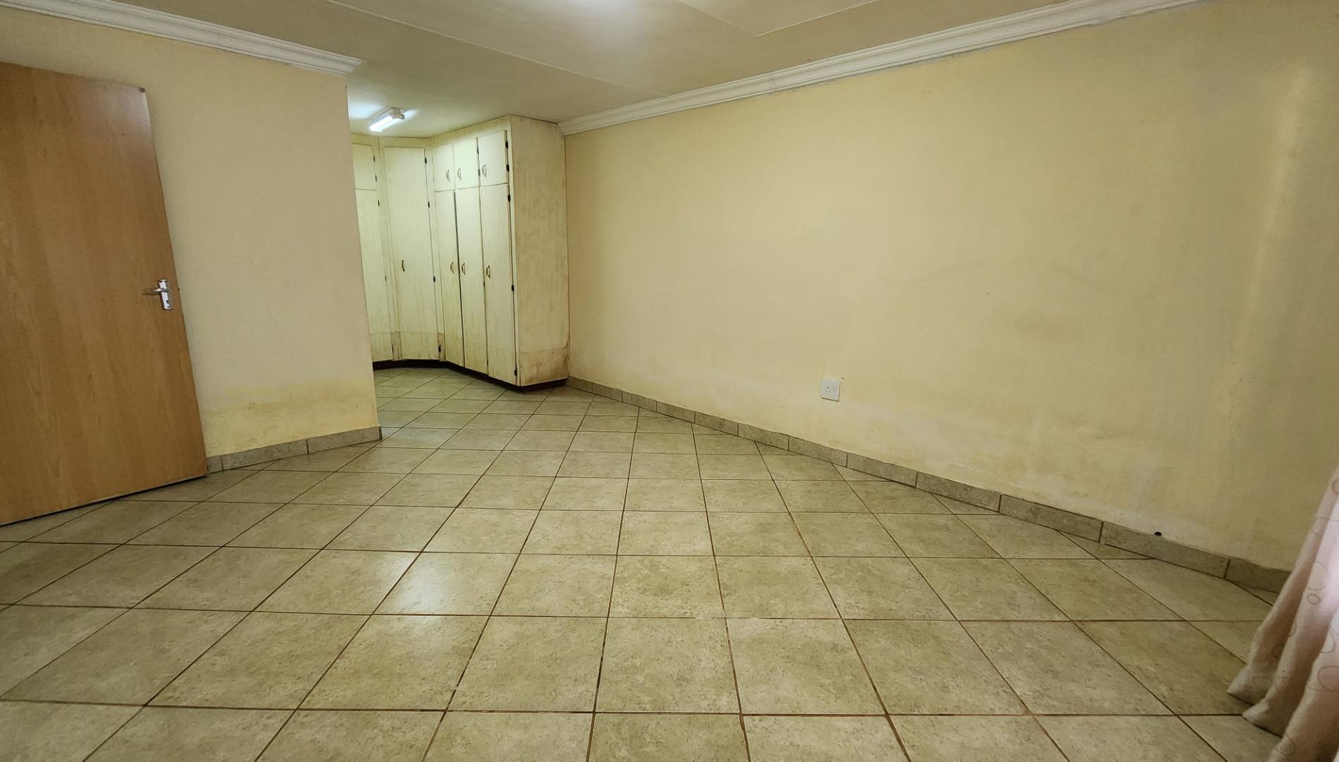 766286_Main_Bedroom_3.jpg