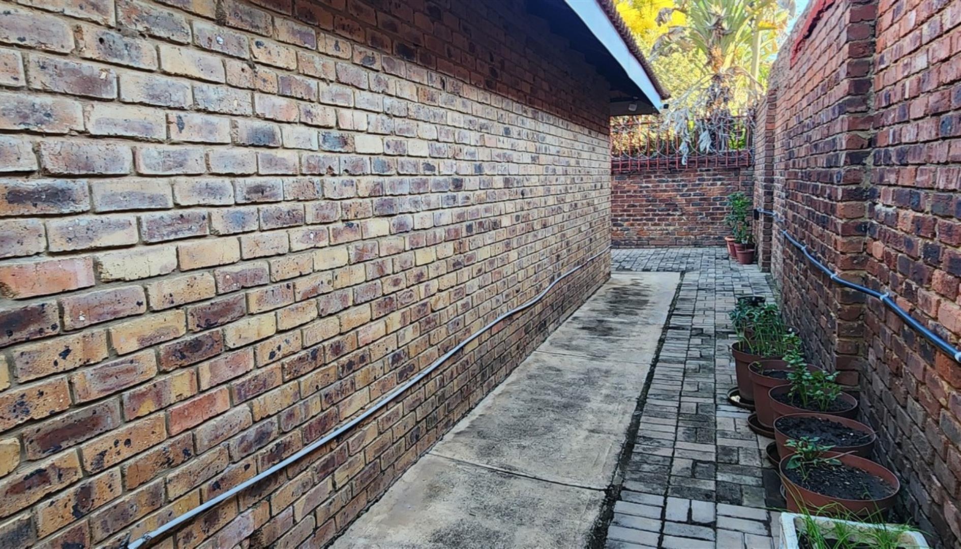 766286_Side_View_1.jpg