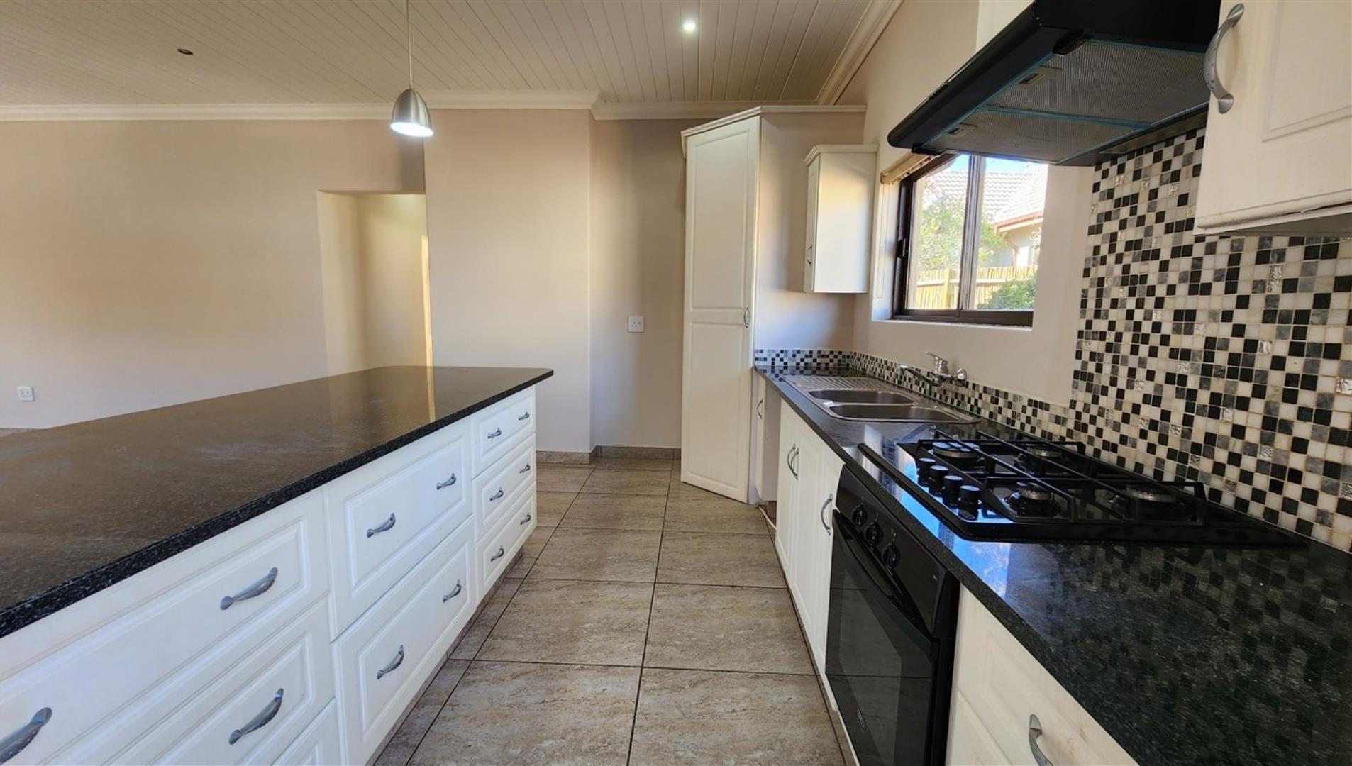 766620_Kitchen_Entrance.jpg