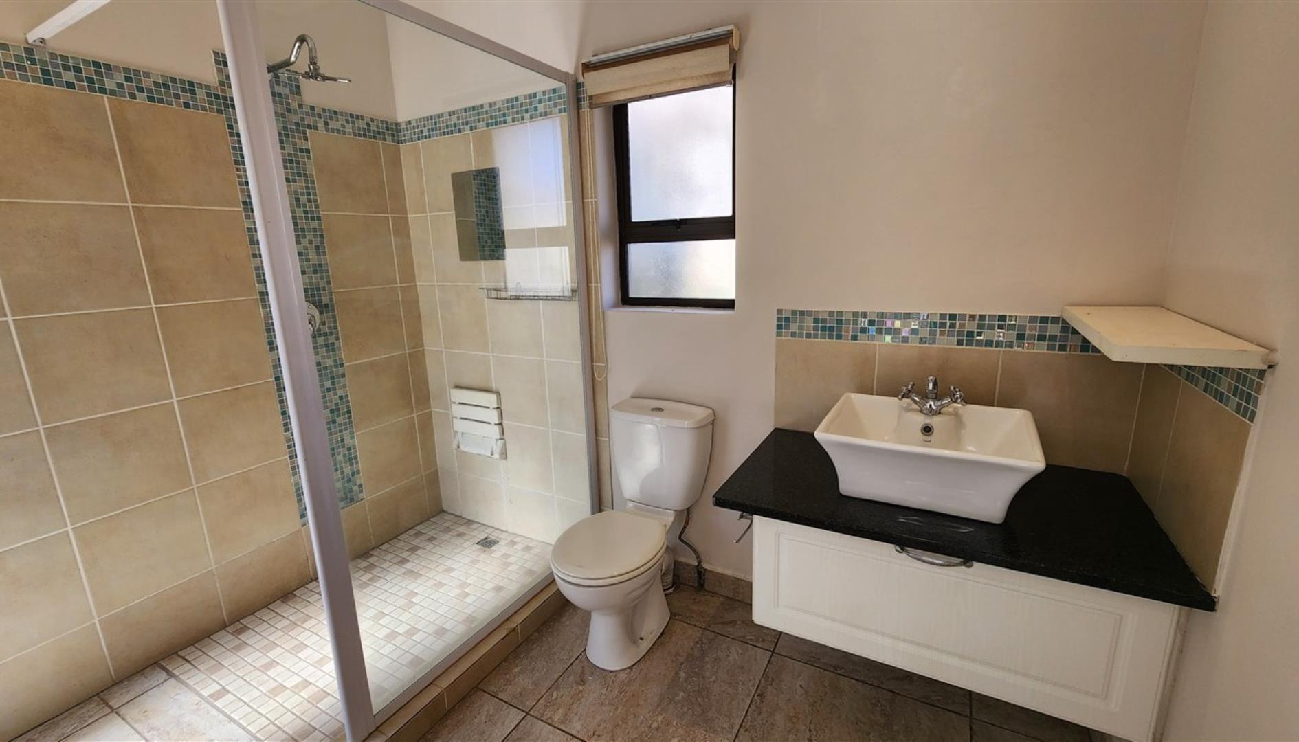 766620_Main_En-suite.jpg