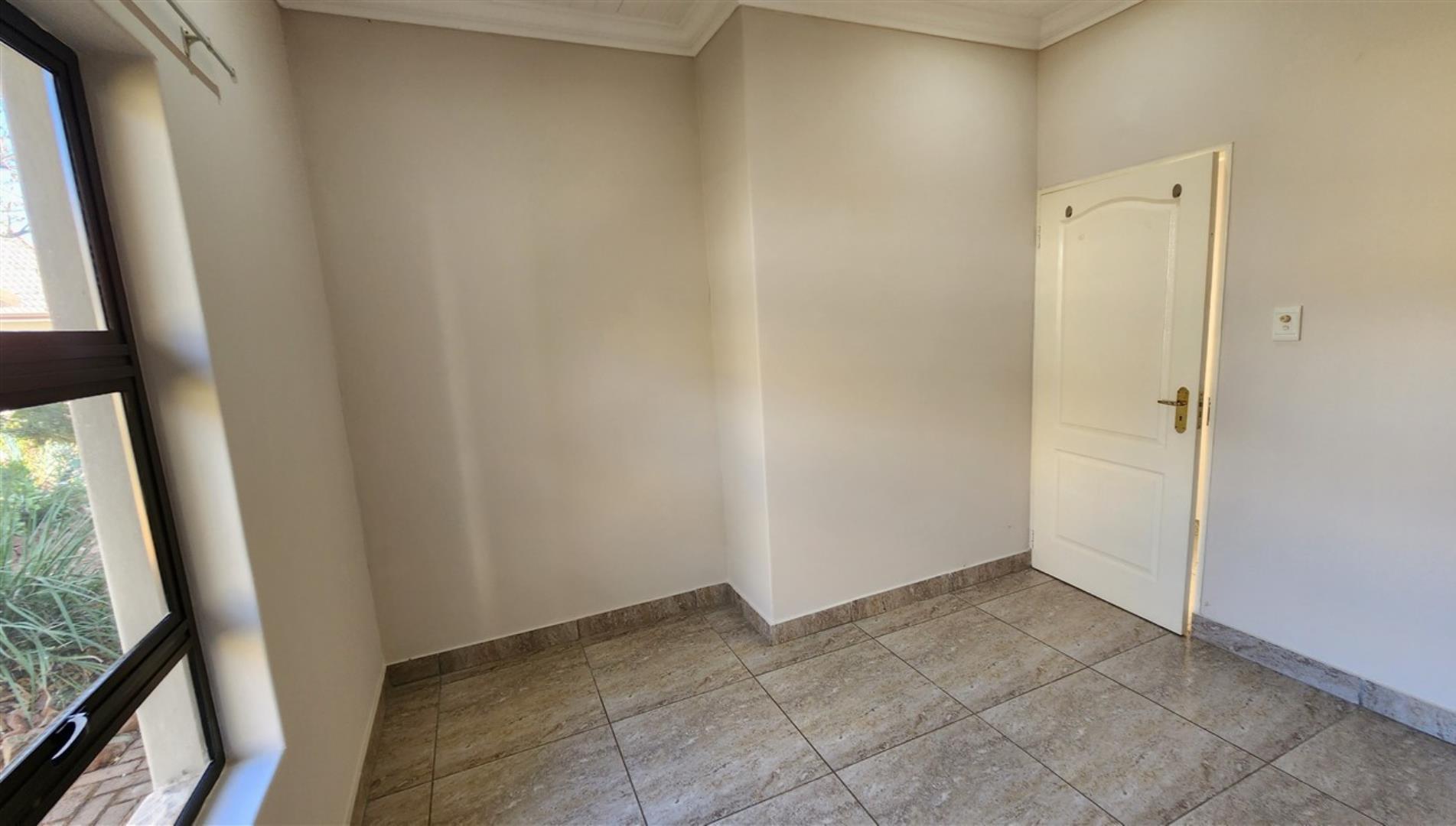 766620_Office_2.jpg