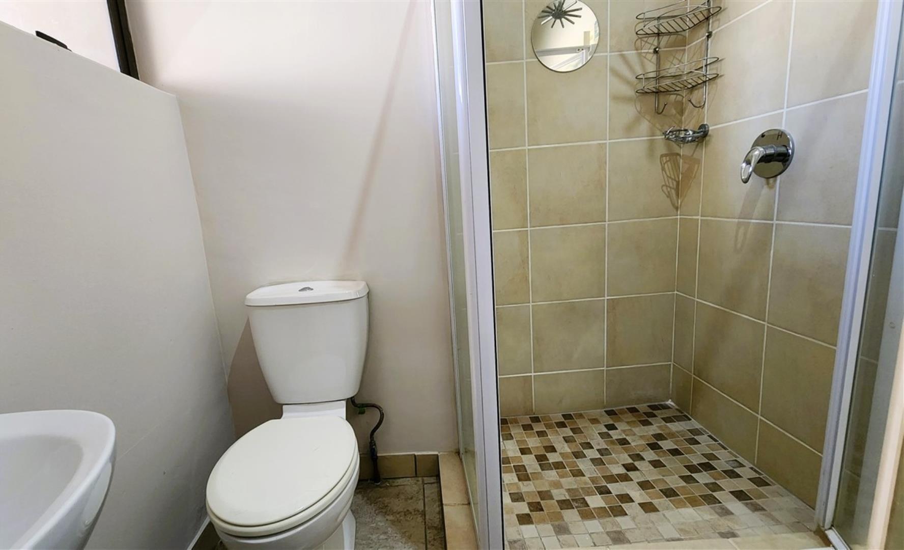 766620_Second_Bathroom_2.jpg