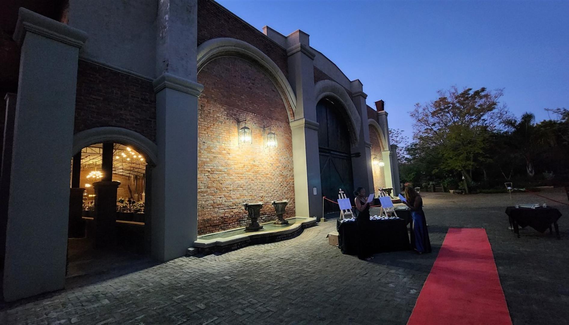 769162_Red_Carpet_Outside_to_Main_Entrance_1.jpg