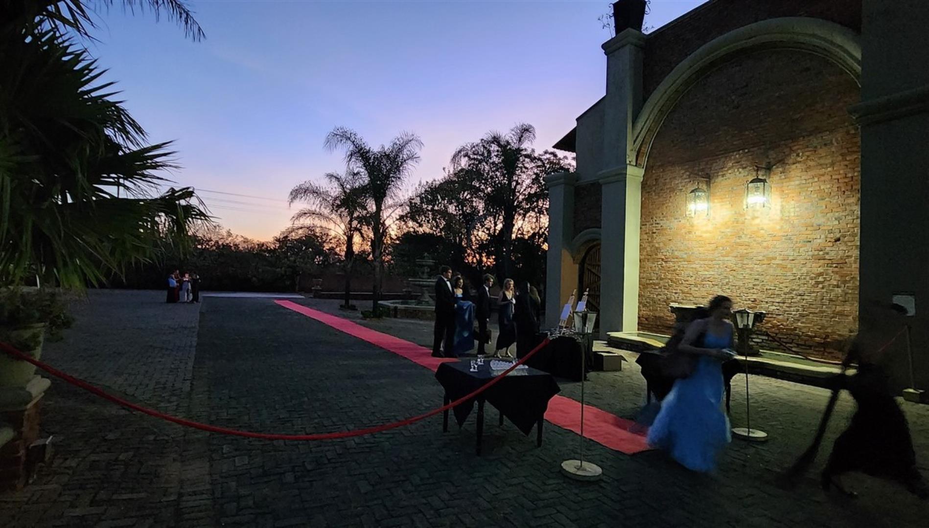 769162_Red_Carpet_Outside_to_Main_Entrance_2.jpg